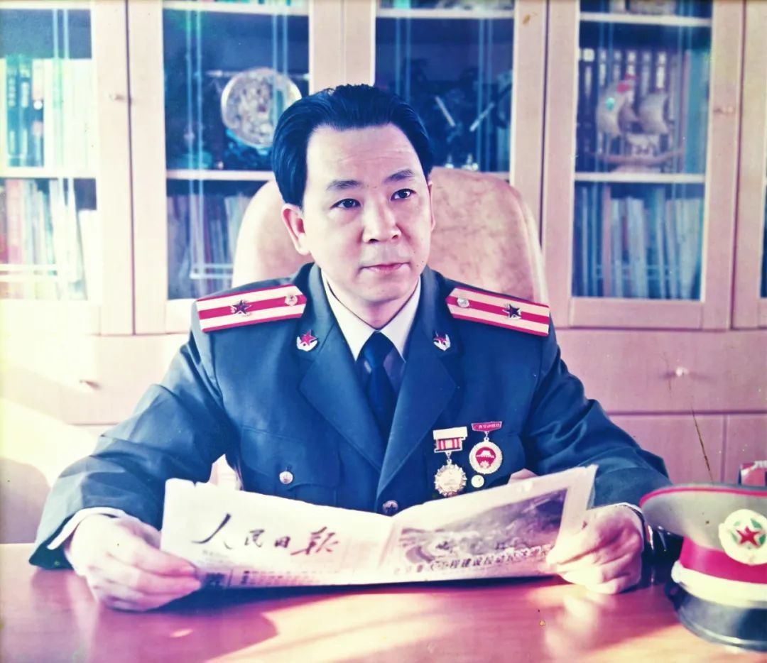 1青年时期身着军装的莫兆钦.jpg