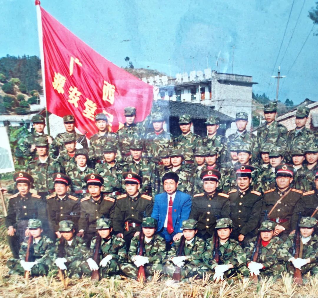 9莫兆钦带领源安堂武装部在广西军区进行比武获得全区二等奖，受到隆重表彰.jpg