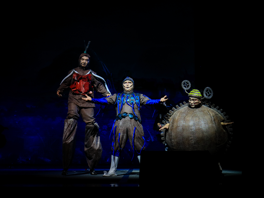 国内首部儿童环保杂技剧《槐树爷爷》在南宁上演