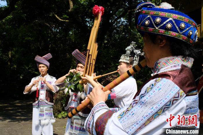 乐手均使用传统的民族乐器,全部由纯手工打造。 刘俊聪 摄
