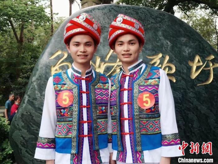 图为双胞胎兄弟。　受访者提供