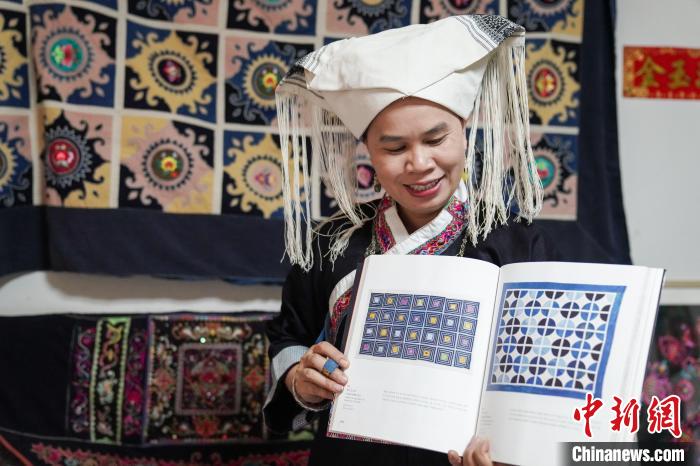 黄碧瑜的作品被多家博物馆收藏，多本国内外出版物收录。　王以照 摄