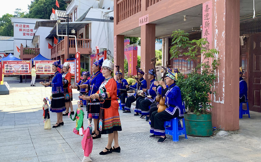 传统木偶戏展示。何善权摄