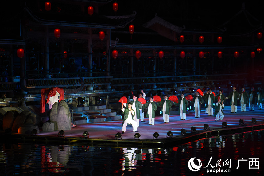 民族音乐会舞蹈节目。人民网 王功孝摄