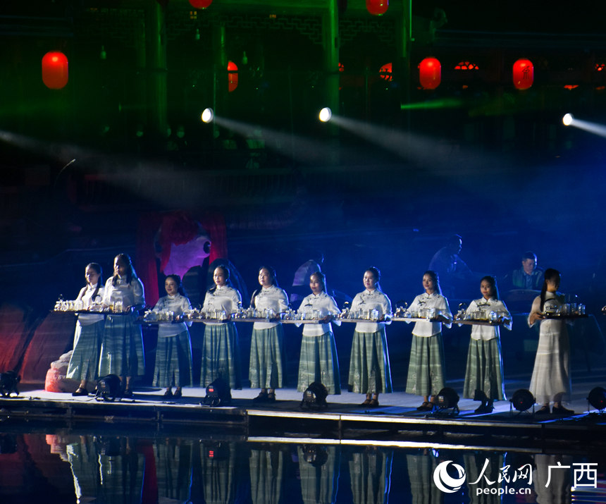 民族音乐会表演节目。人民网 王功孝摄