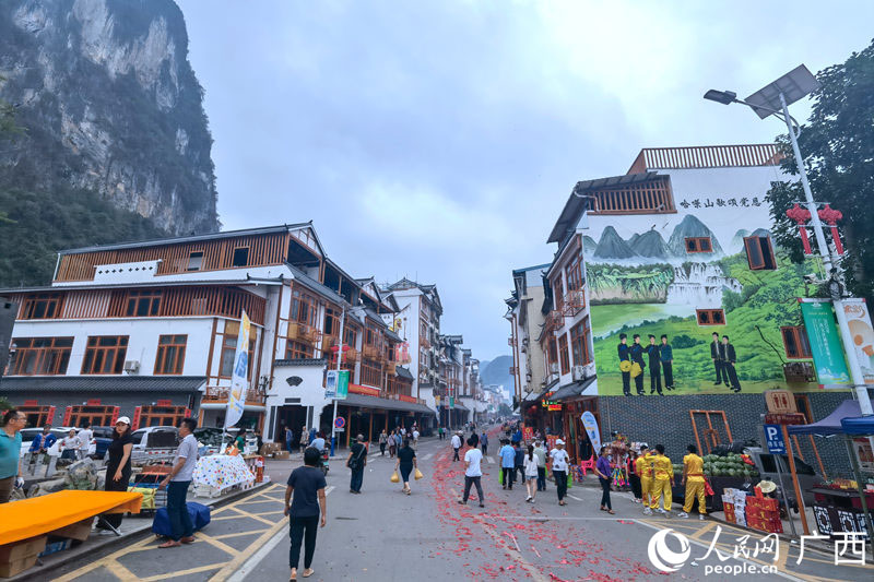 特色的小镇。人民网记者 陈燕摄
