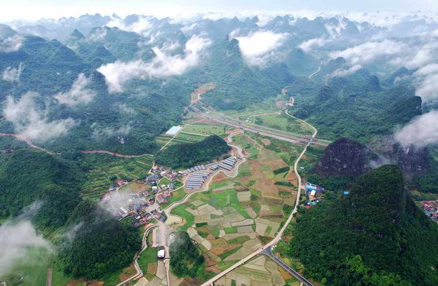 从高空俯瞰的美丽田园。