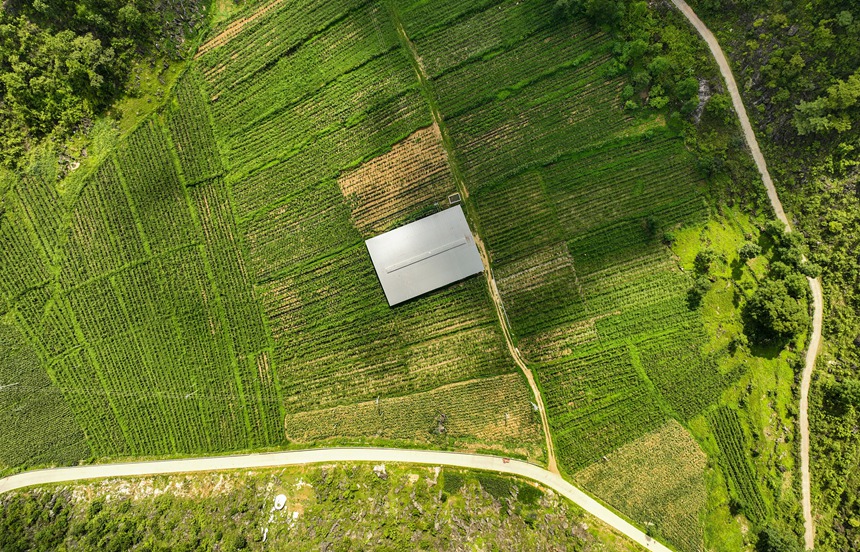 百香果套种黄豆项目种植基地航拍图。何颖摄