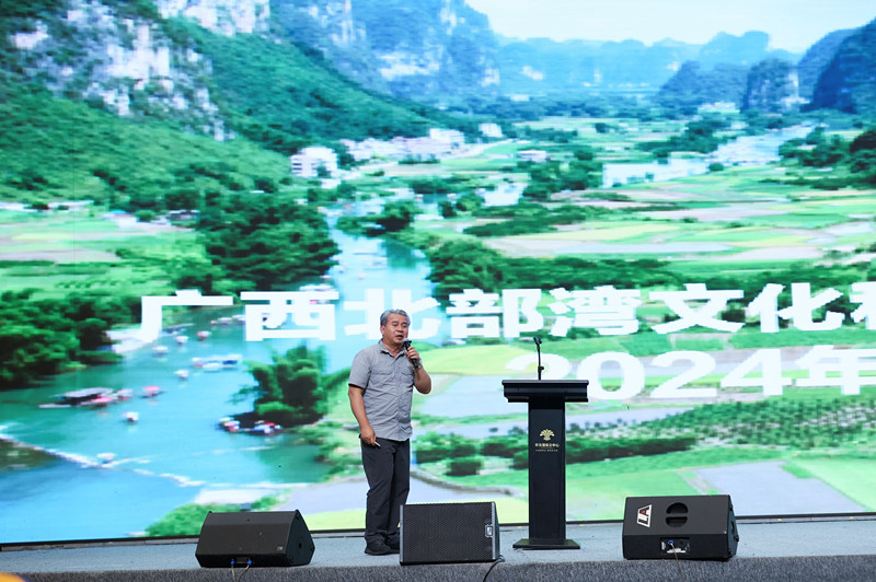 1715848088815368.jpg 8滕健做主题报告_副本.jpg