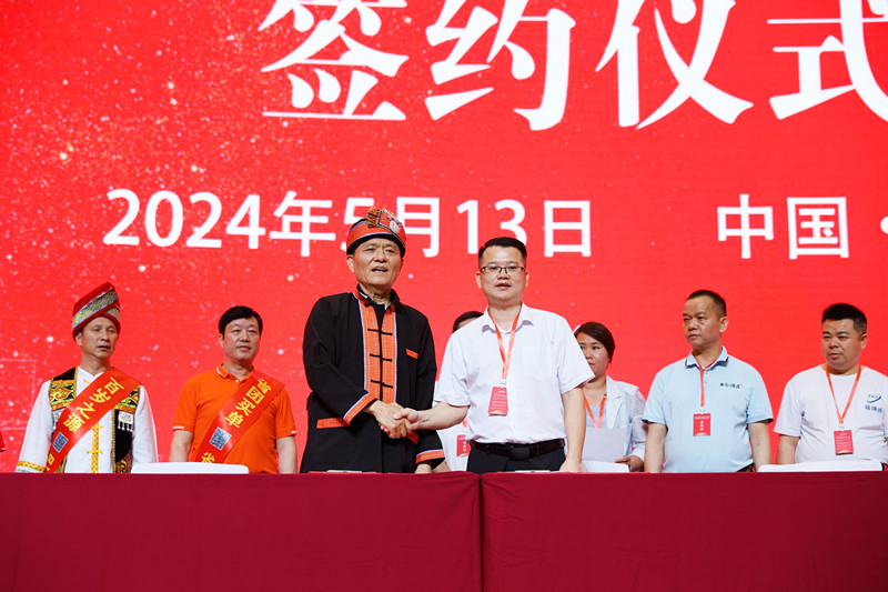 1715848297170197.jpg 18广西民族文化发展研究会与广西中小企业经济互助商会执行会长兼秘书长王祖能与爱心民族企业签订战略合作协议书2_副本.jpg