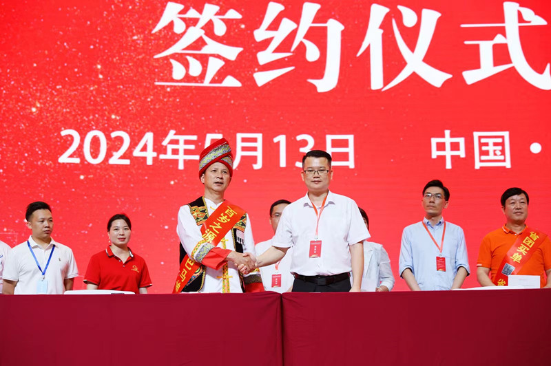 1715848359119683.jpg 20广西民族文化发展研究会与广西中小企业经济互助商会执行会长兼秘书长王祖能与爱心民族企业签订战略合作协议书7_副本.jpg