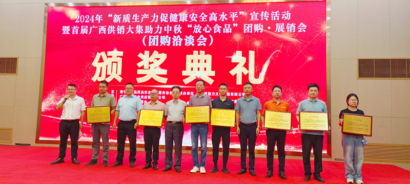 1726060492839709.jpg 领军人物_副本.jpg