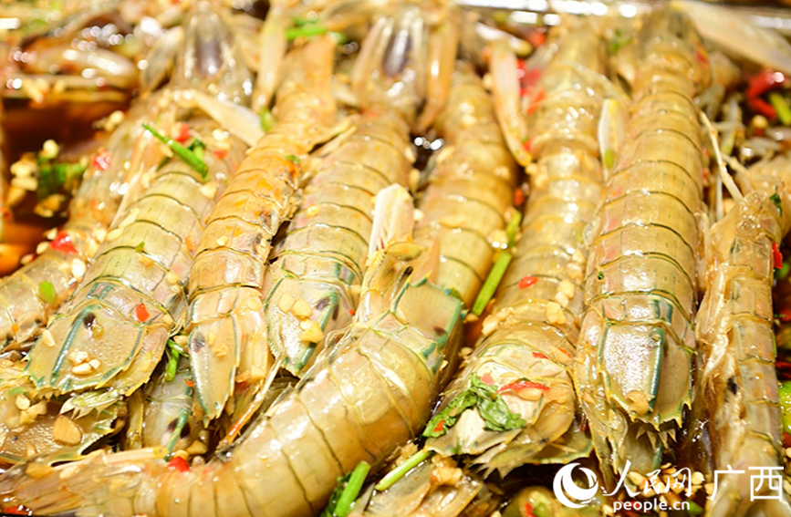 捞汁小海鲜。人民网 雷琦竣摄